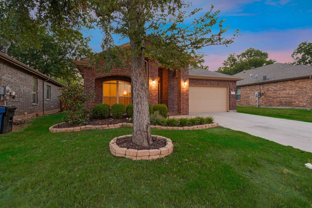 1104 Edgewater Drive Azle TX 76020