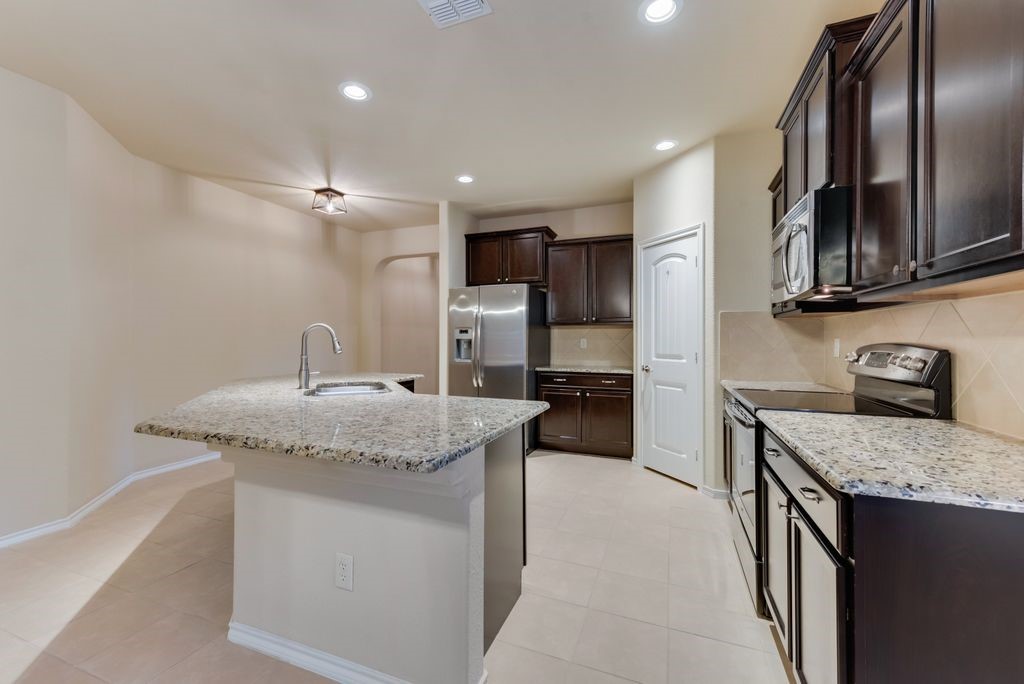 1104 Edgewater Drive Azle TX 76020