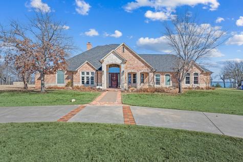 208 Highpoint Circle Valley View TX 76272