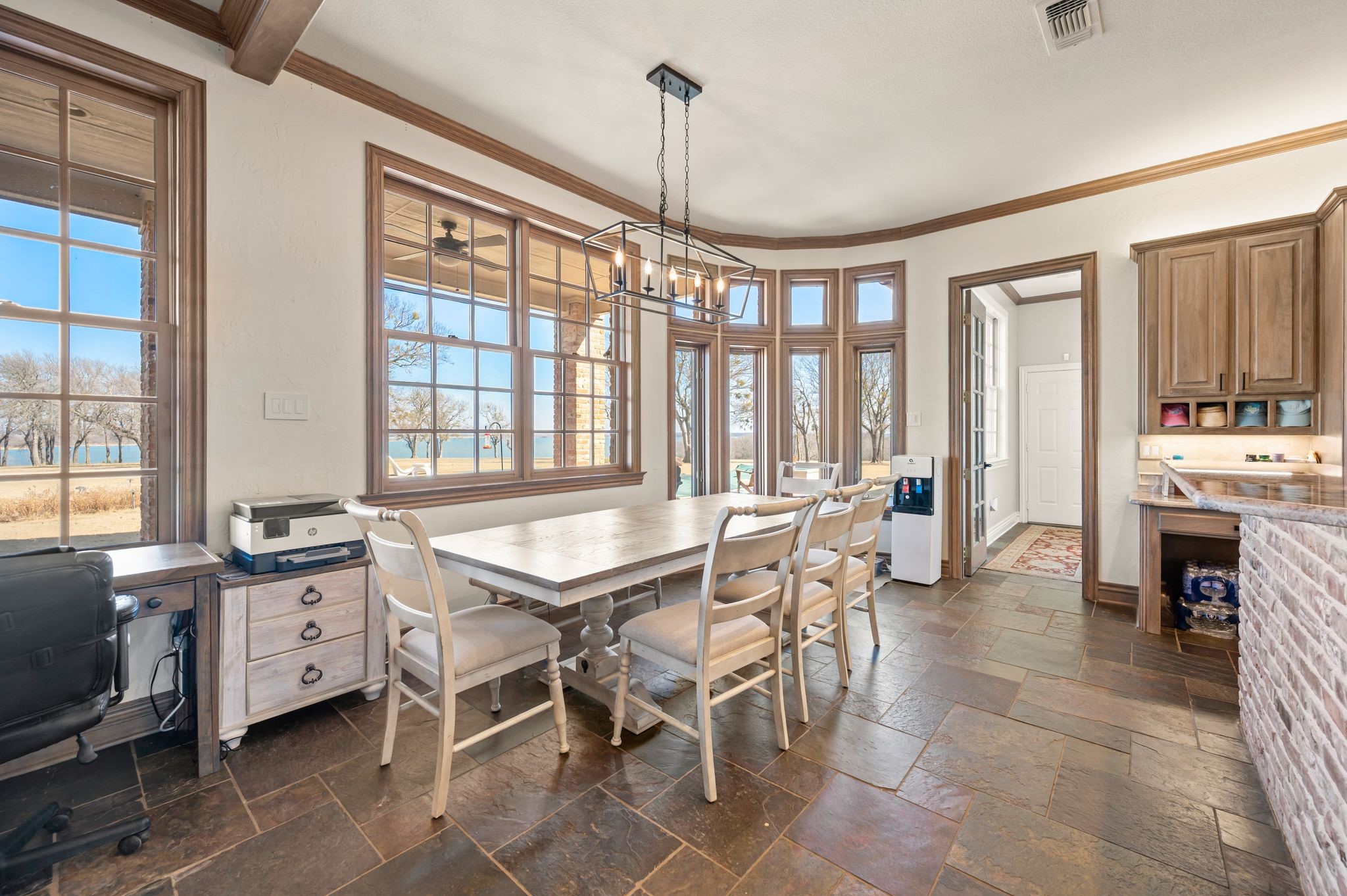 208 Highpoint Circle Valley View TX 76272