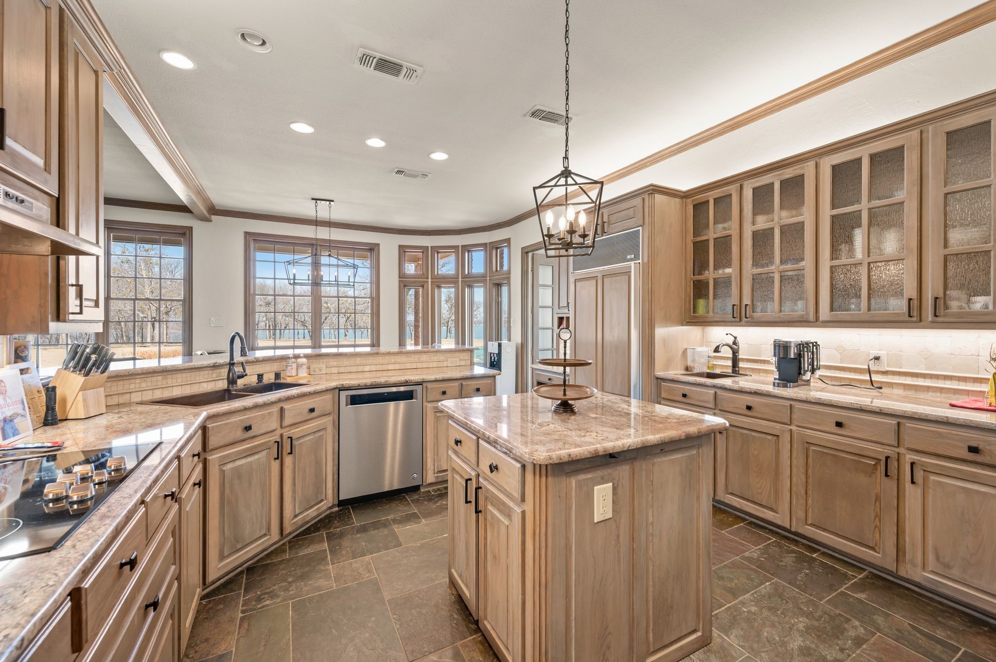 208 Highpoint Circle Valley View TX 76272