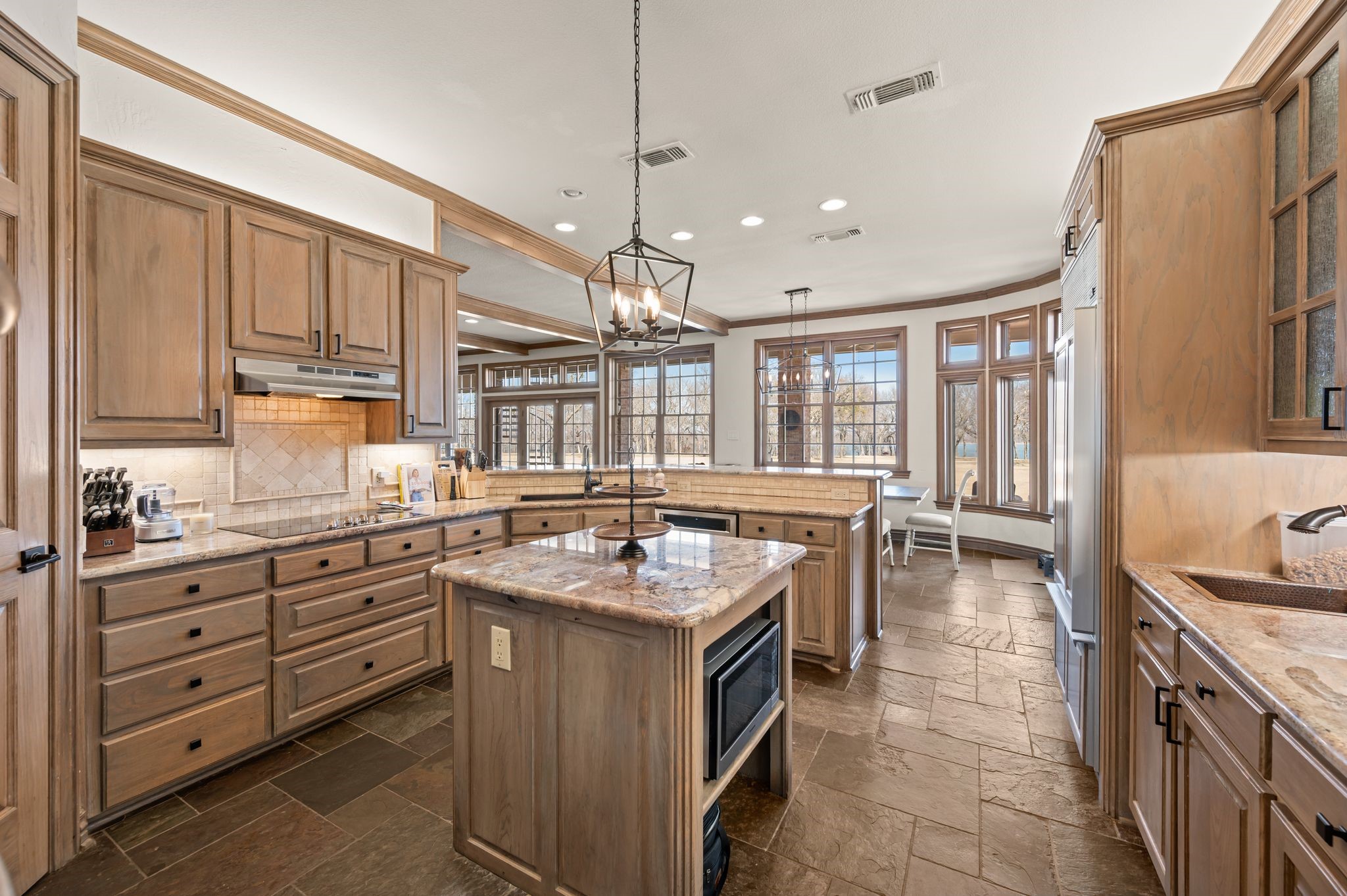 208 Highpoint Circle Valley View TX 76272