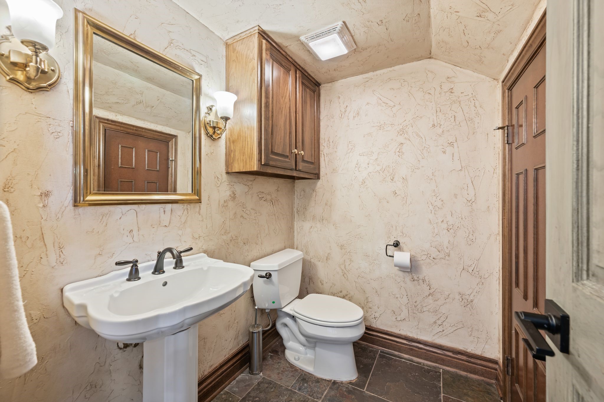208 Highpoint Circle Valley View TX 76272