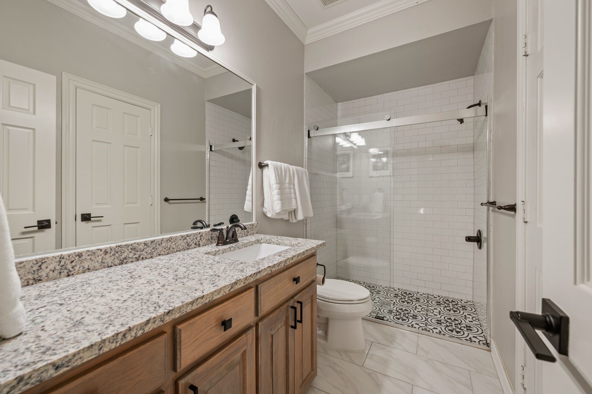 208 Highpoint Circle Valley View TX 76272