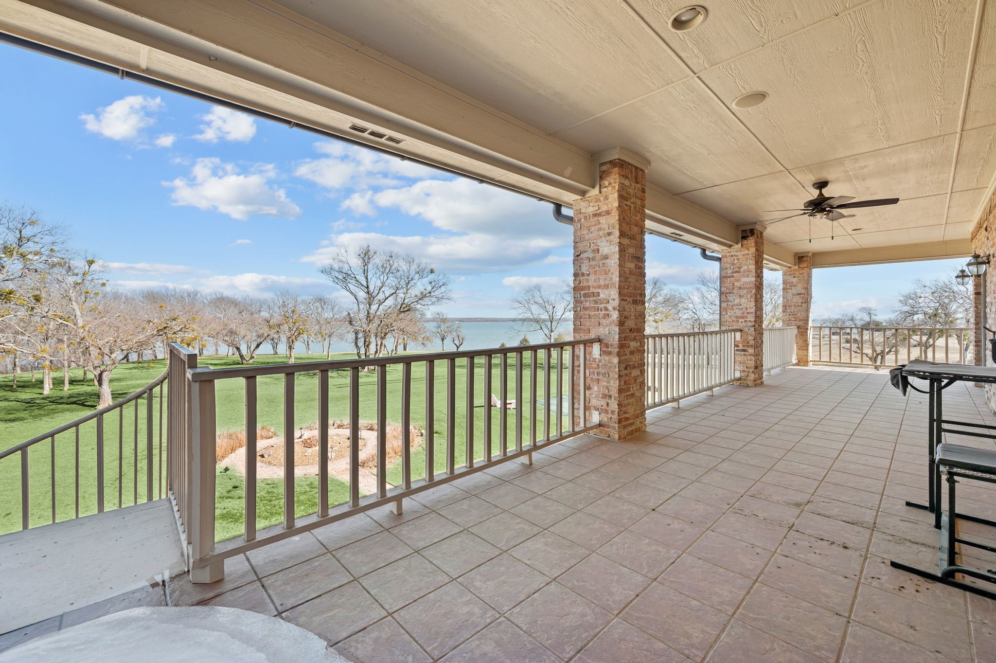208 Highpoint Circle Valley View TX 76272