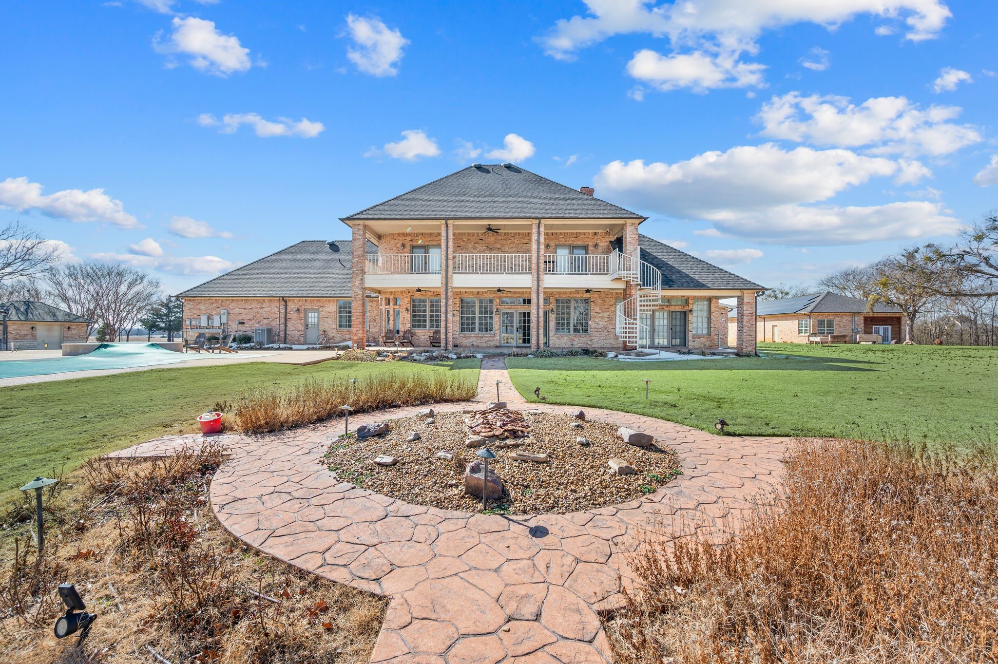 208 Highpoint Circle Valley View TX 76272
