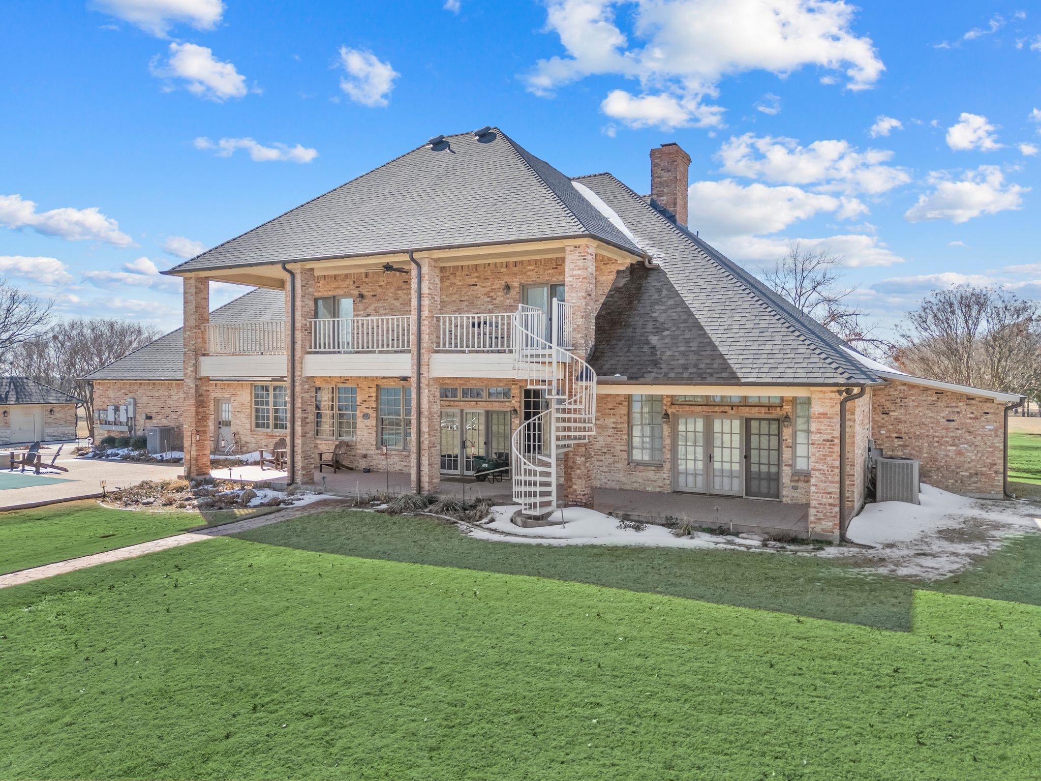 208 Highpoint Circle Valley View TX 76272