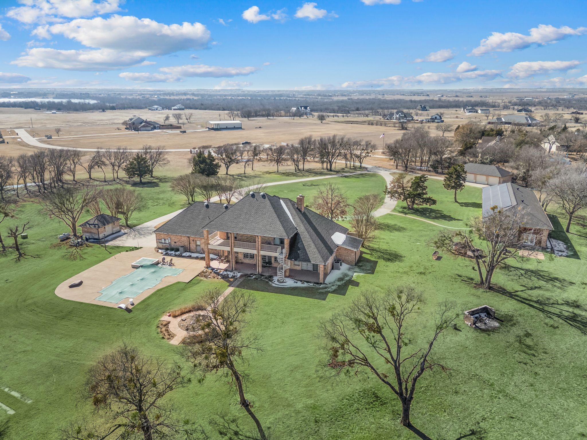 208 Highpoint Circle Valley View TX 76272