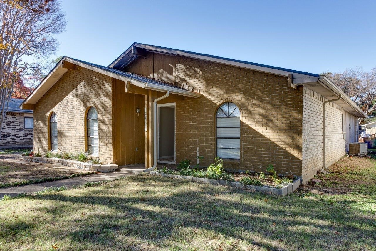 5709 Christie Lane Garland TX 75044