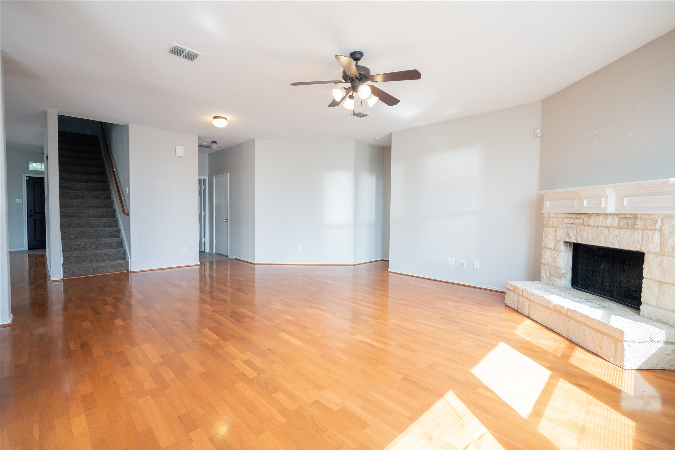 524 Zachum Drive Arlington TX 76002