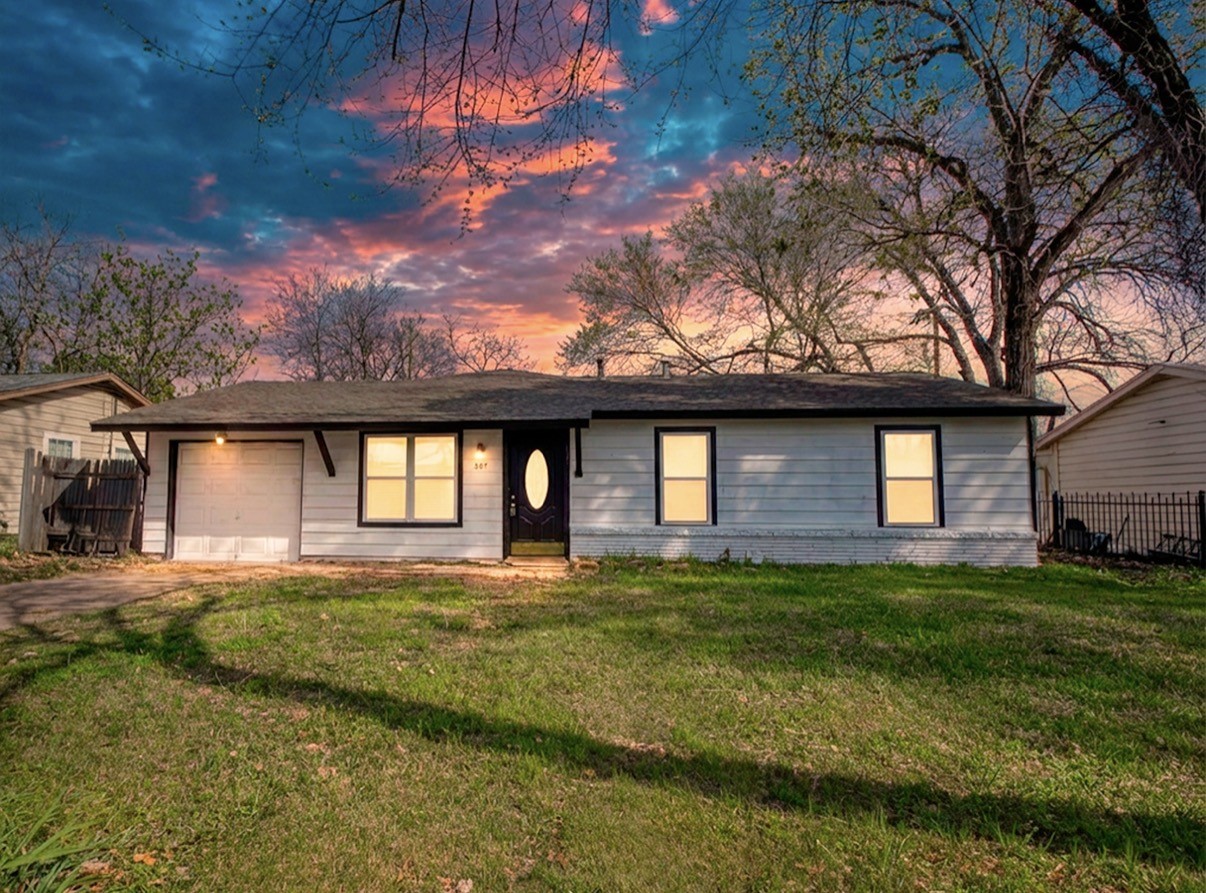 307 Dee Lane Arlington TX 76011
