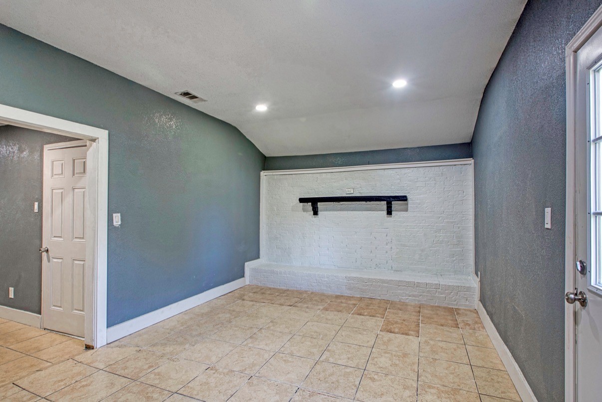 307 Dee Lane Arlington TX 76011