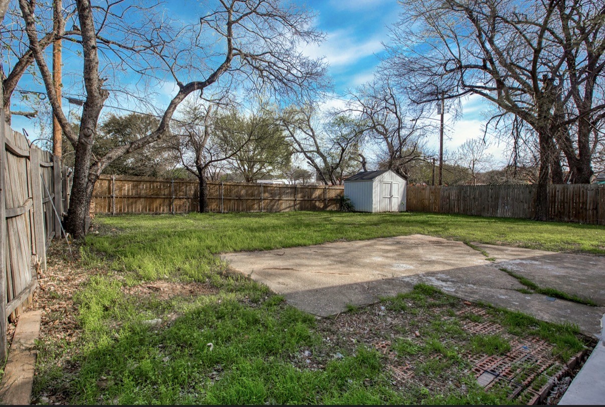 307 Dee Lane Arlington TX 76011