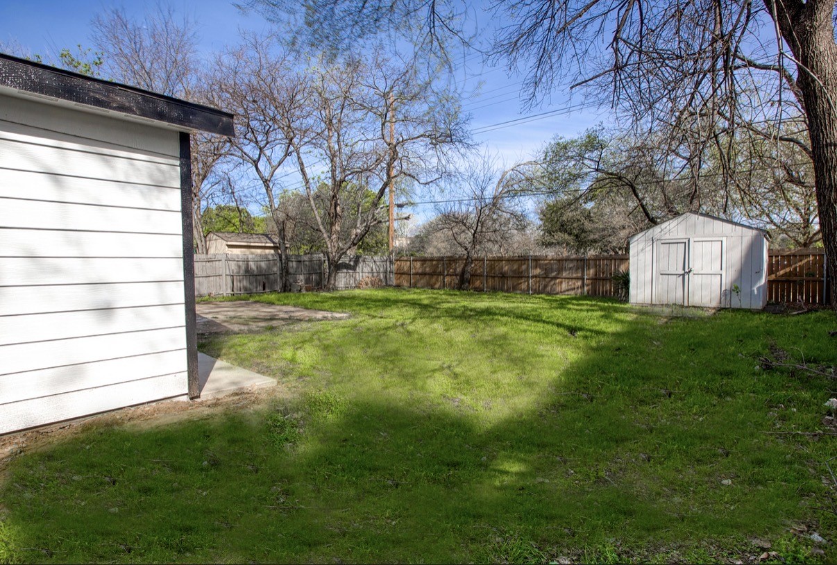307 Dee Lane Arlington TX 76011