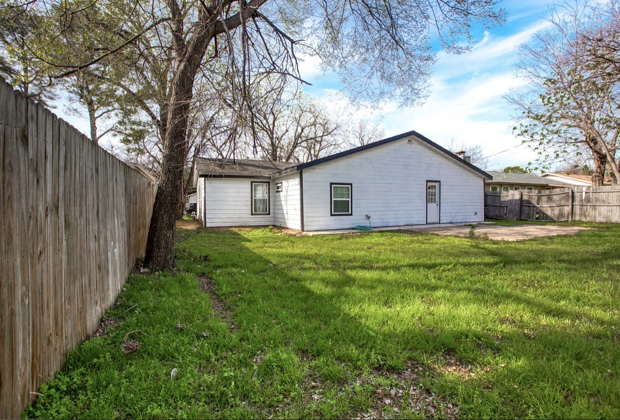 307 Dee Lane Arlington TX 76011