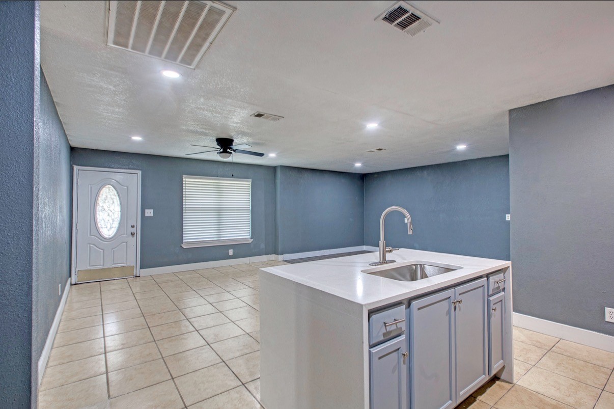 307 Dee Lane Arlington TX 76011