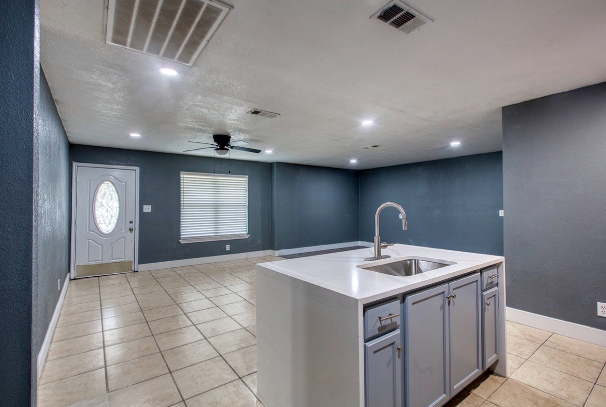 307 Dee Lane Arlington TX 76011