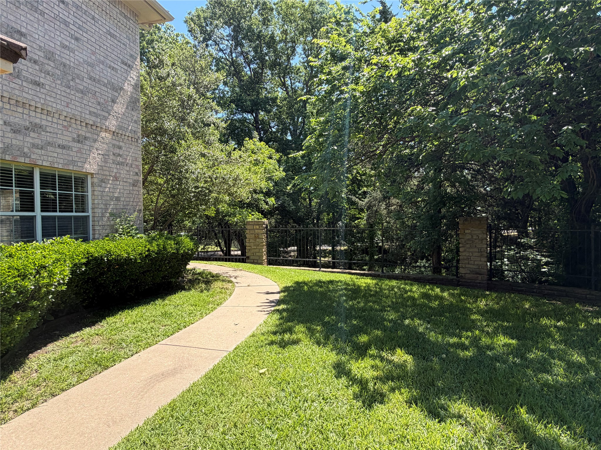 2108 Lakeforest Drive Weatherford TX 76087