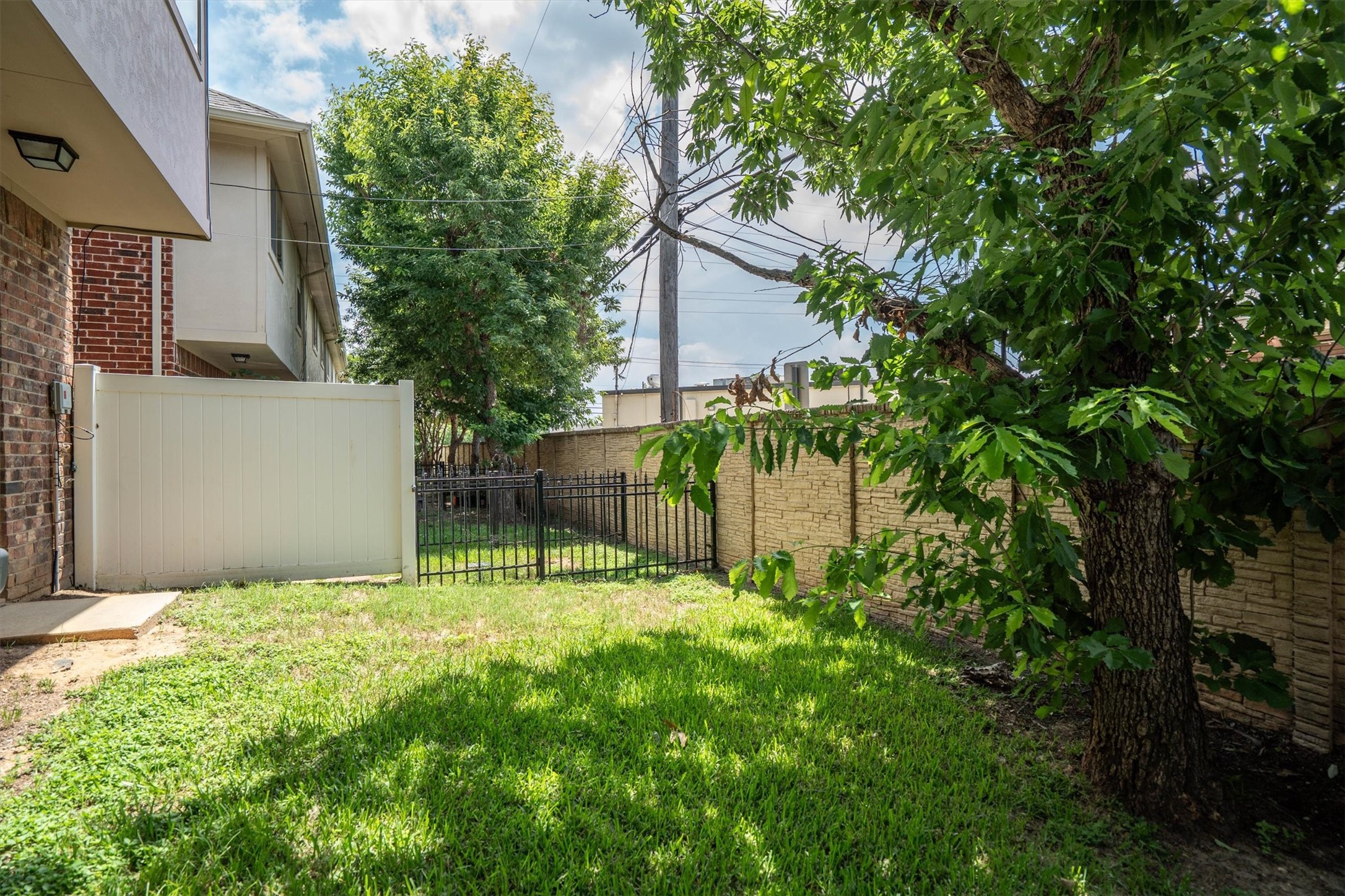 121 Corinna Court Hurst TX 76053