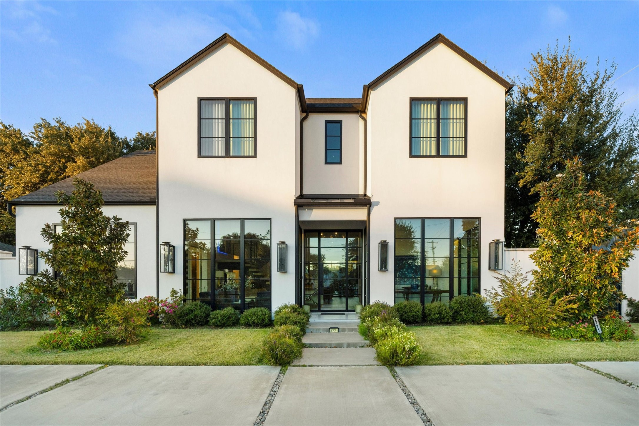 3771 Almazan Drive Dallas TX 75220