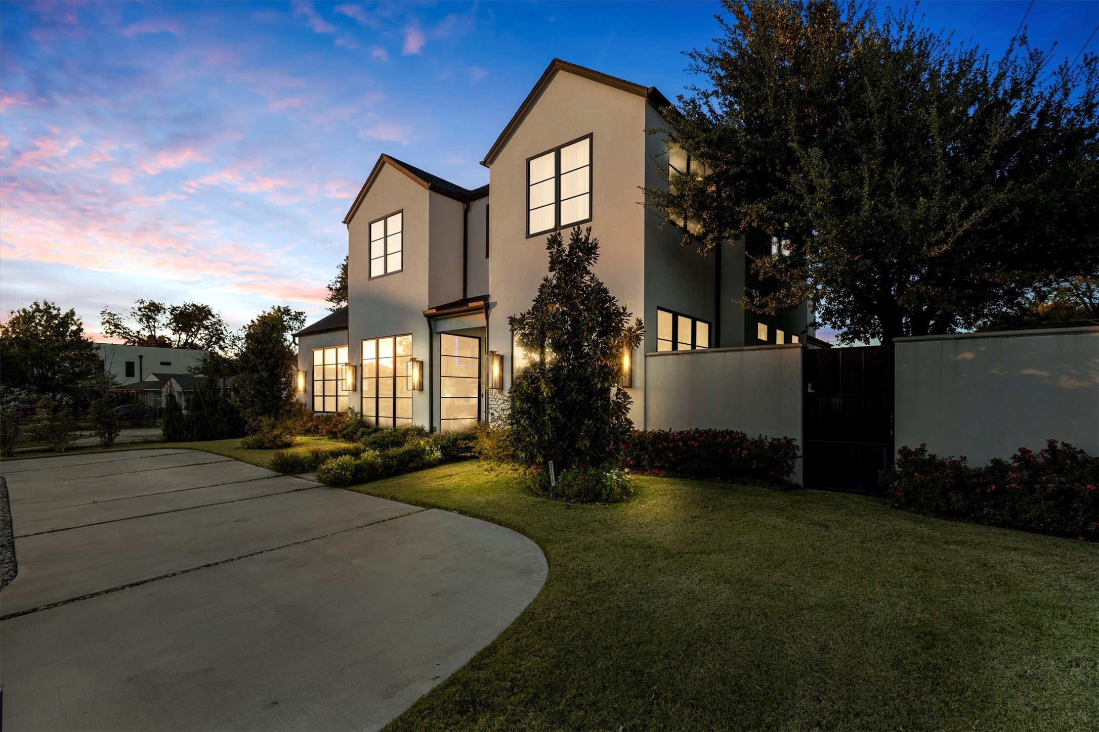 3771 Almazan Drive Dallas TX 75220