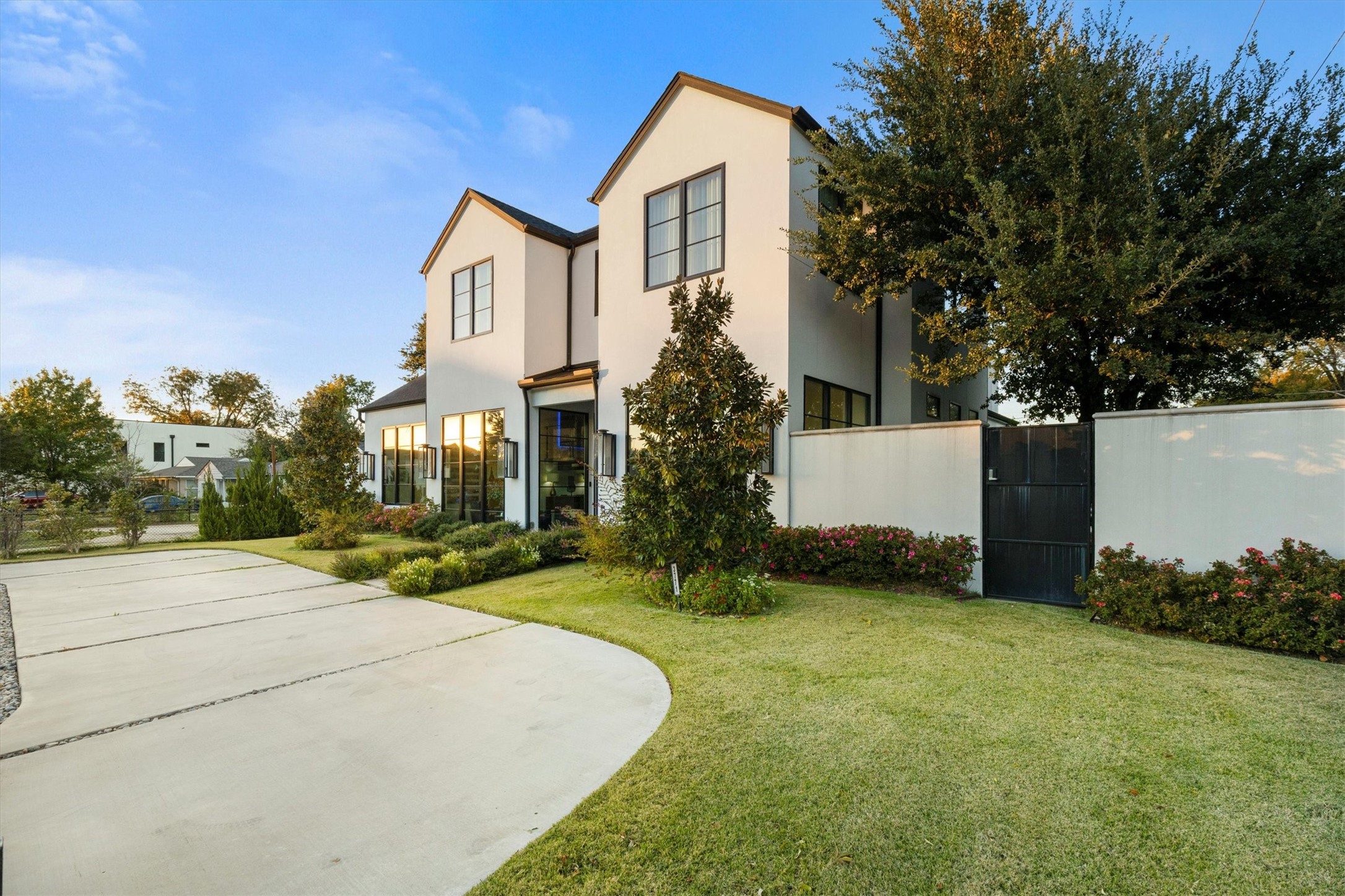 3771 Almazan Drive Dallas TX 75220