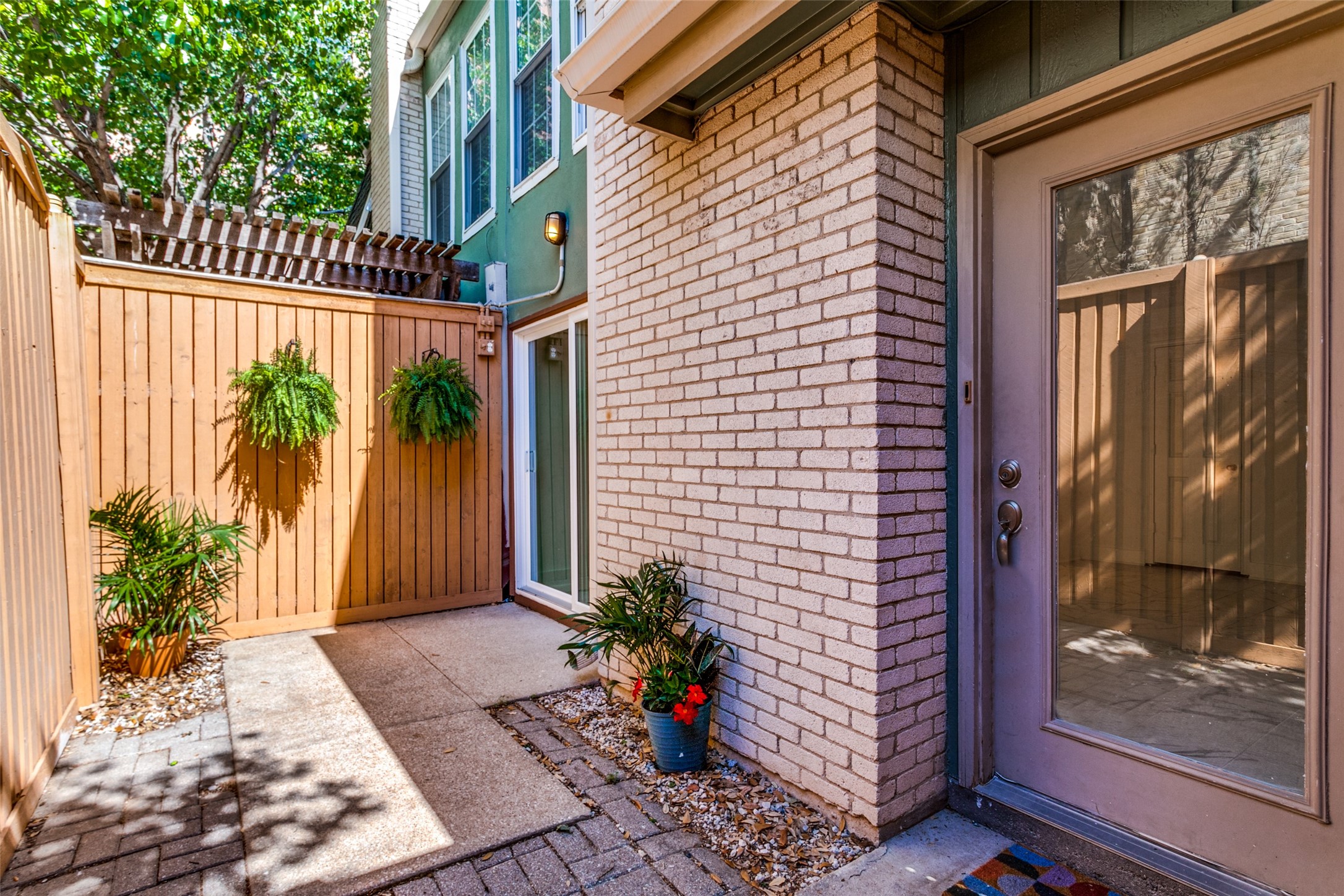 2725 Hood Street Dallas TX 75219