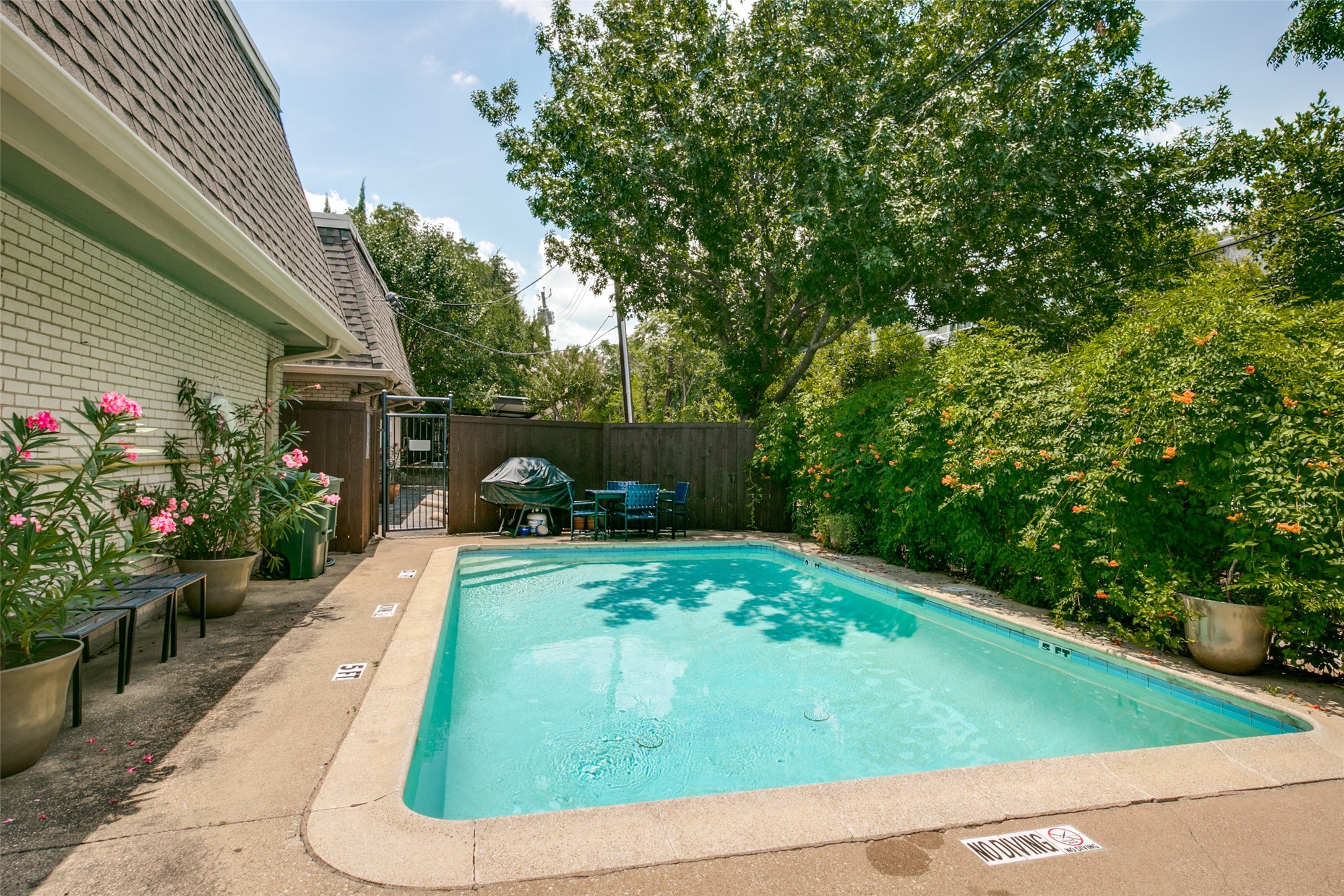 2725 Hood Street Dallas TX 75219