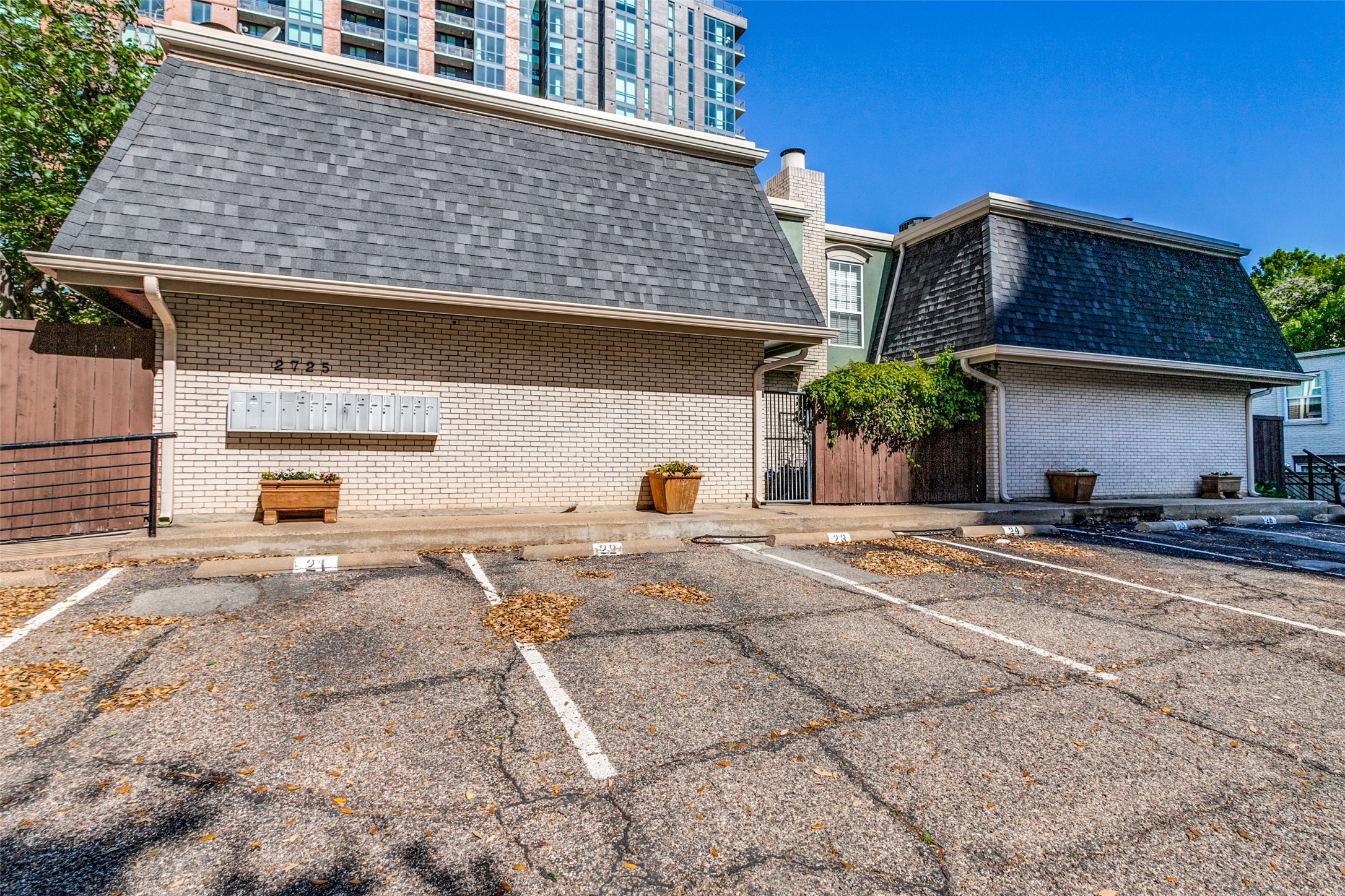 2725 Hood Street Dallas TX 75219