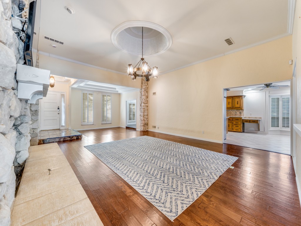 9141 Loma Vista Drive Dallas TX 75243