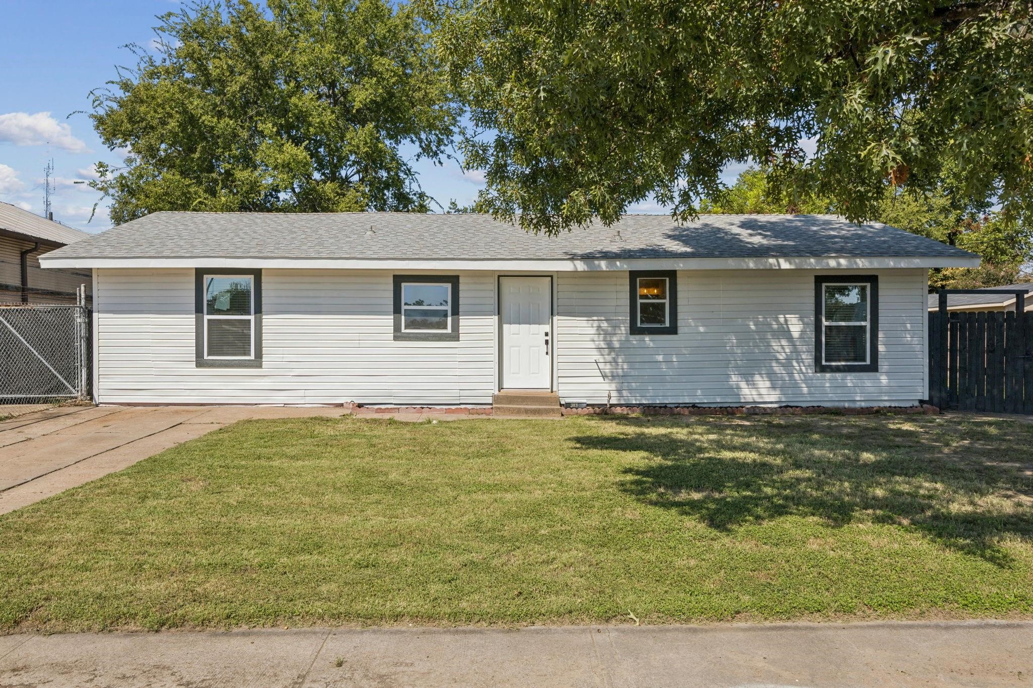 303 N Delphine Street Terrell TX 75160