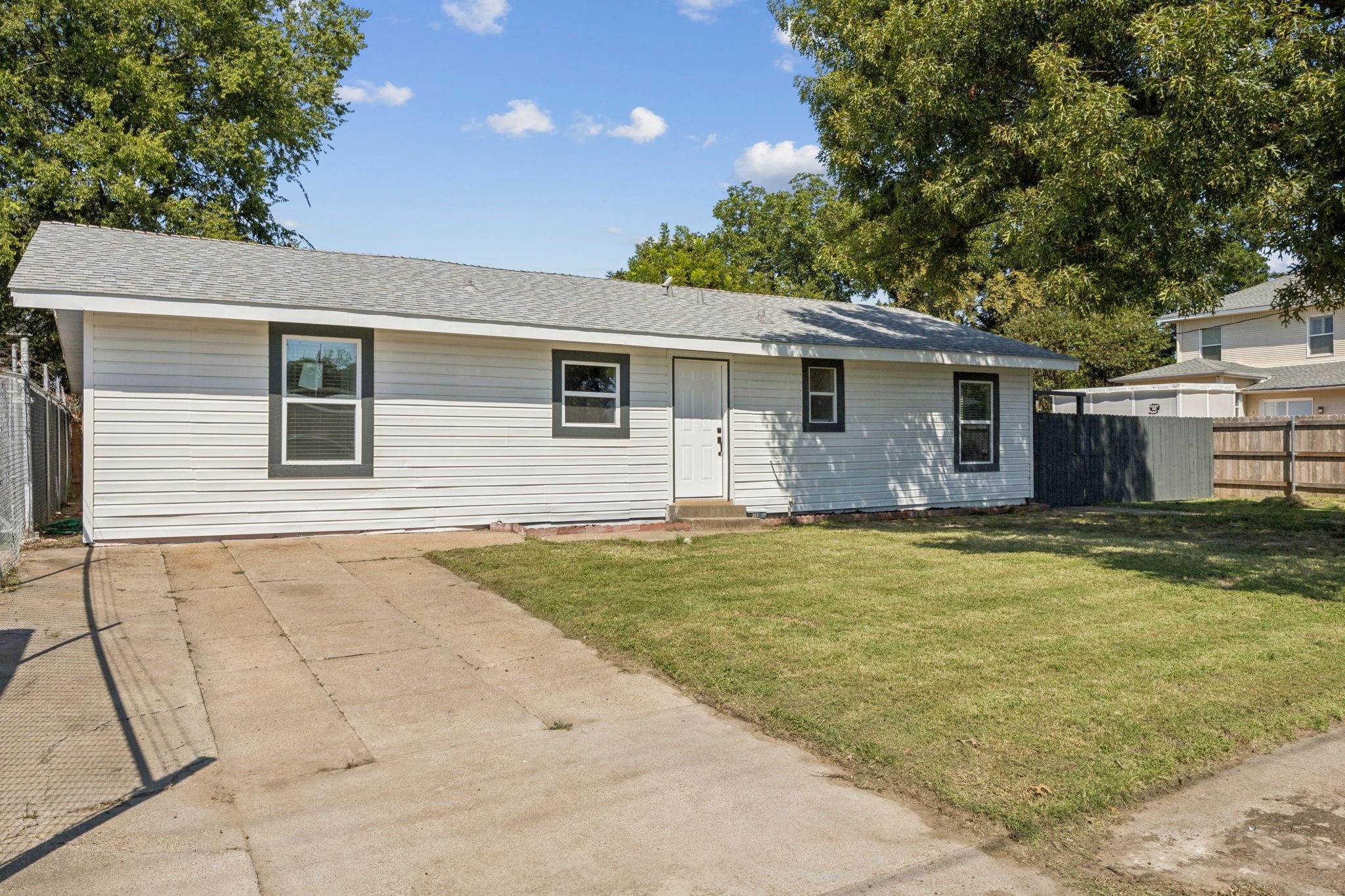 303 N Delphine Street Terrell TX 75160