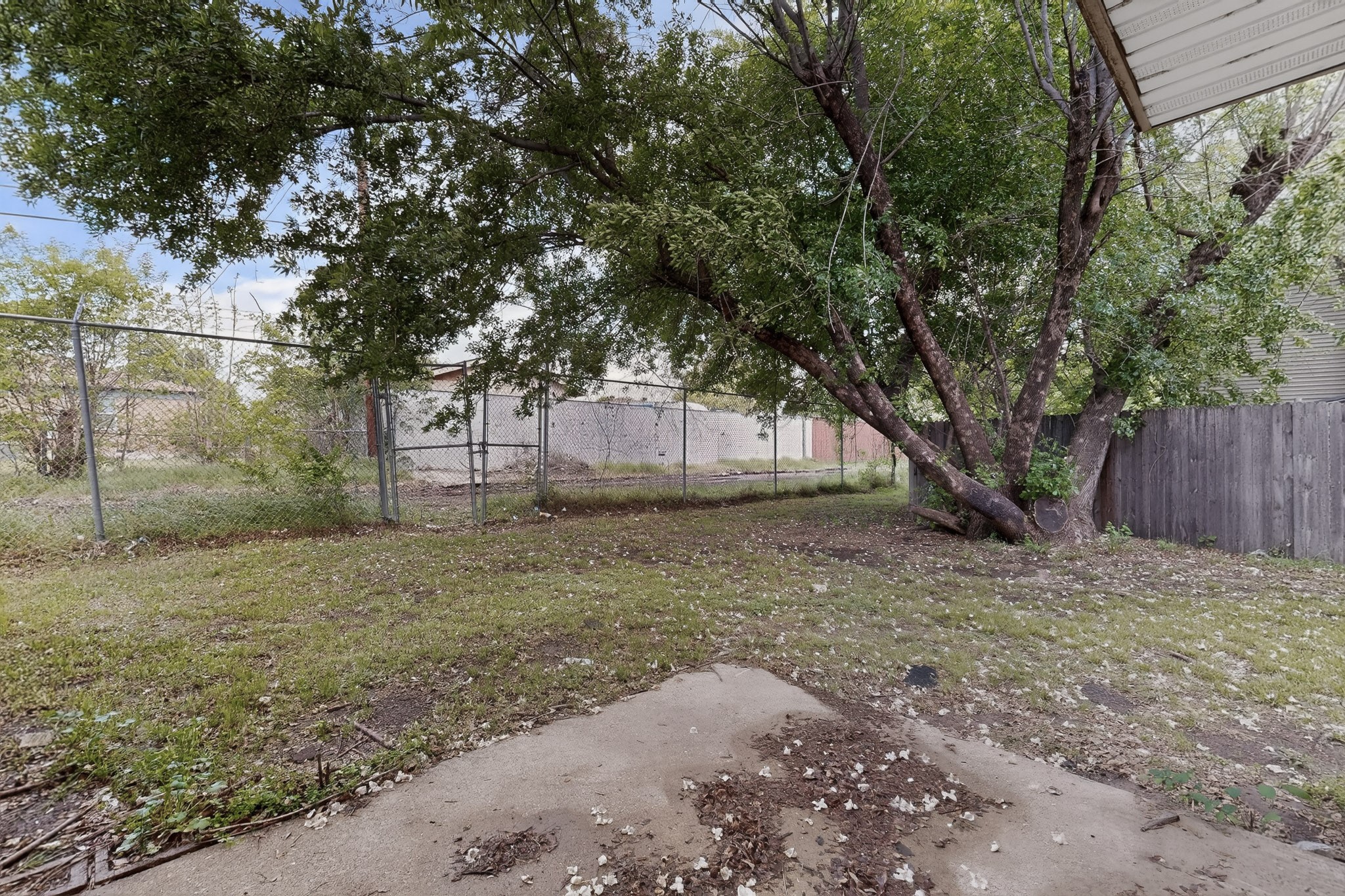 9467 Olde Towne Row Dallas TX 75227
