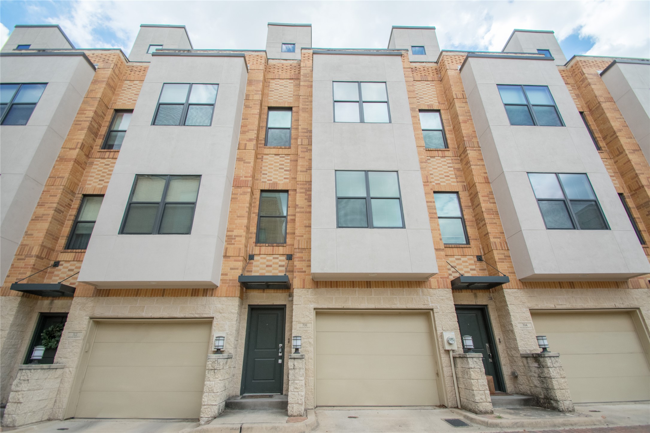 708 Skyline Bluff Court Fort Worth TX 76102