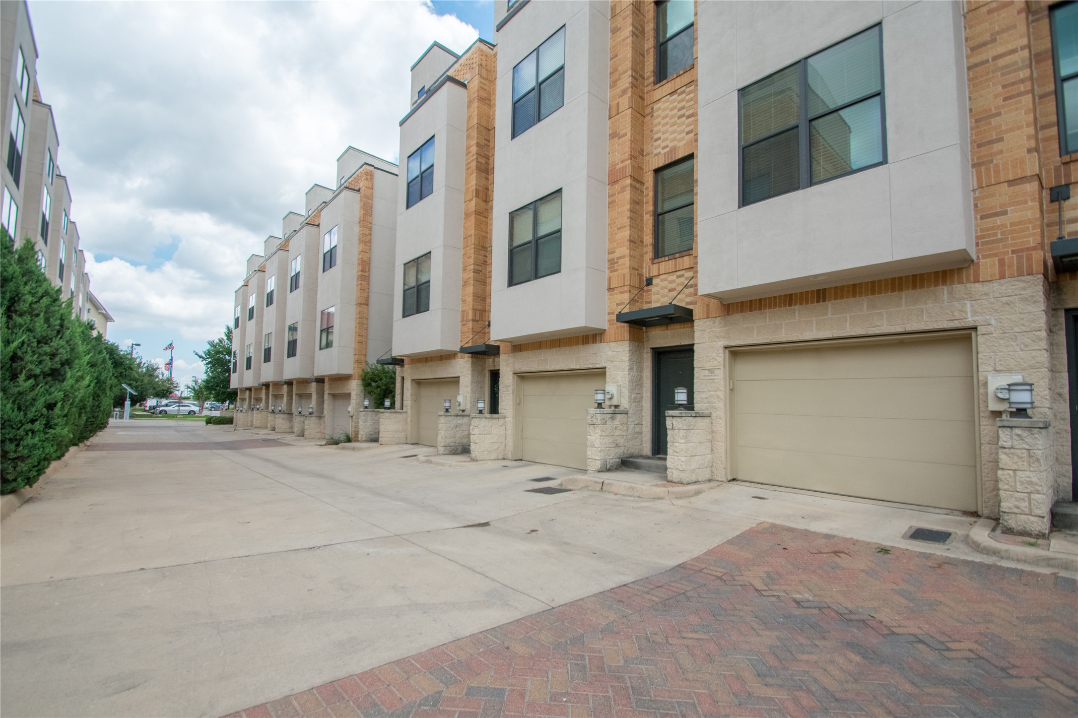 708 Skyline Bluff Court Fort Worth TX 76102