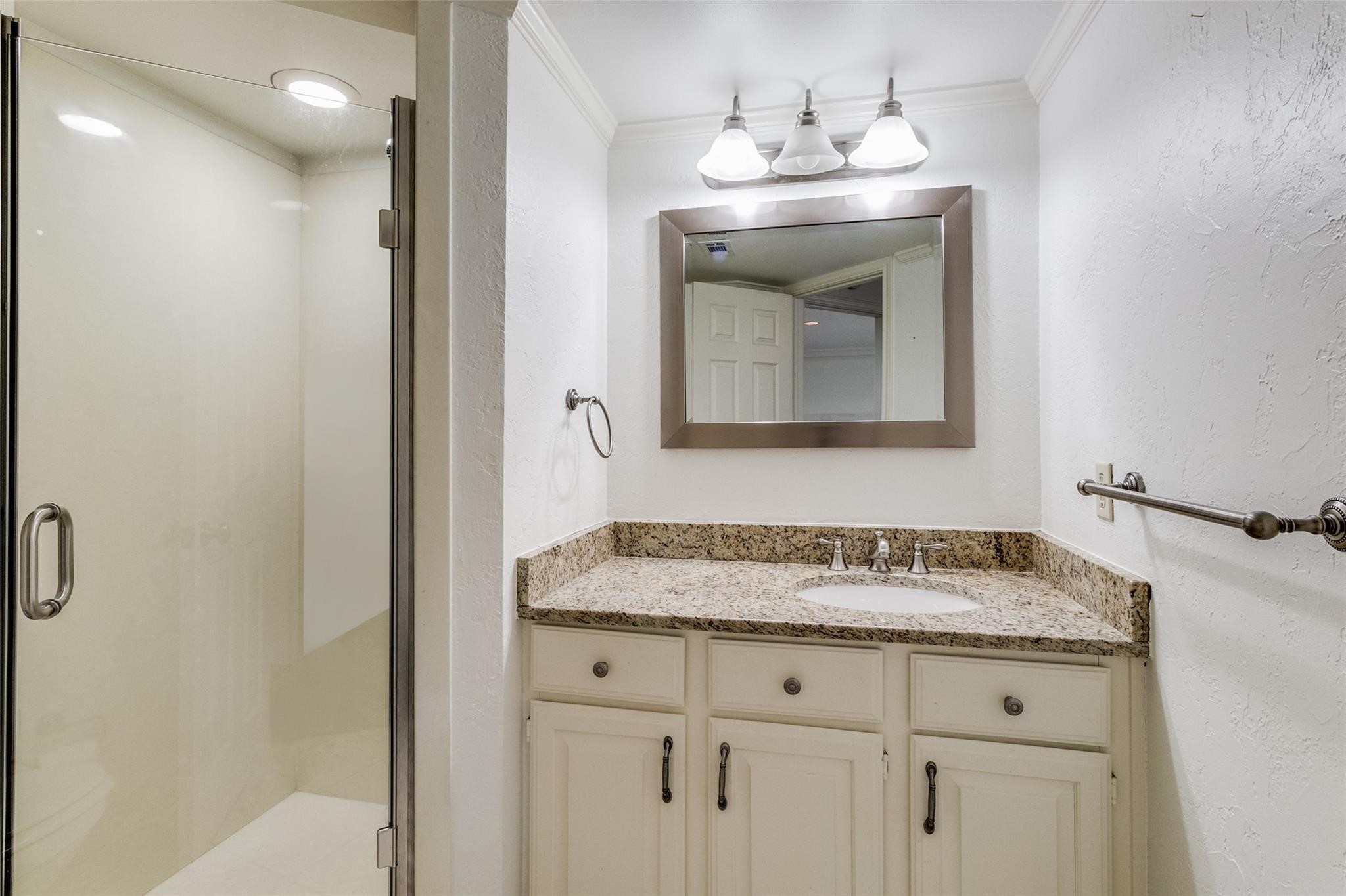 5950 Lindenshire Dallas TX 75230