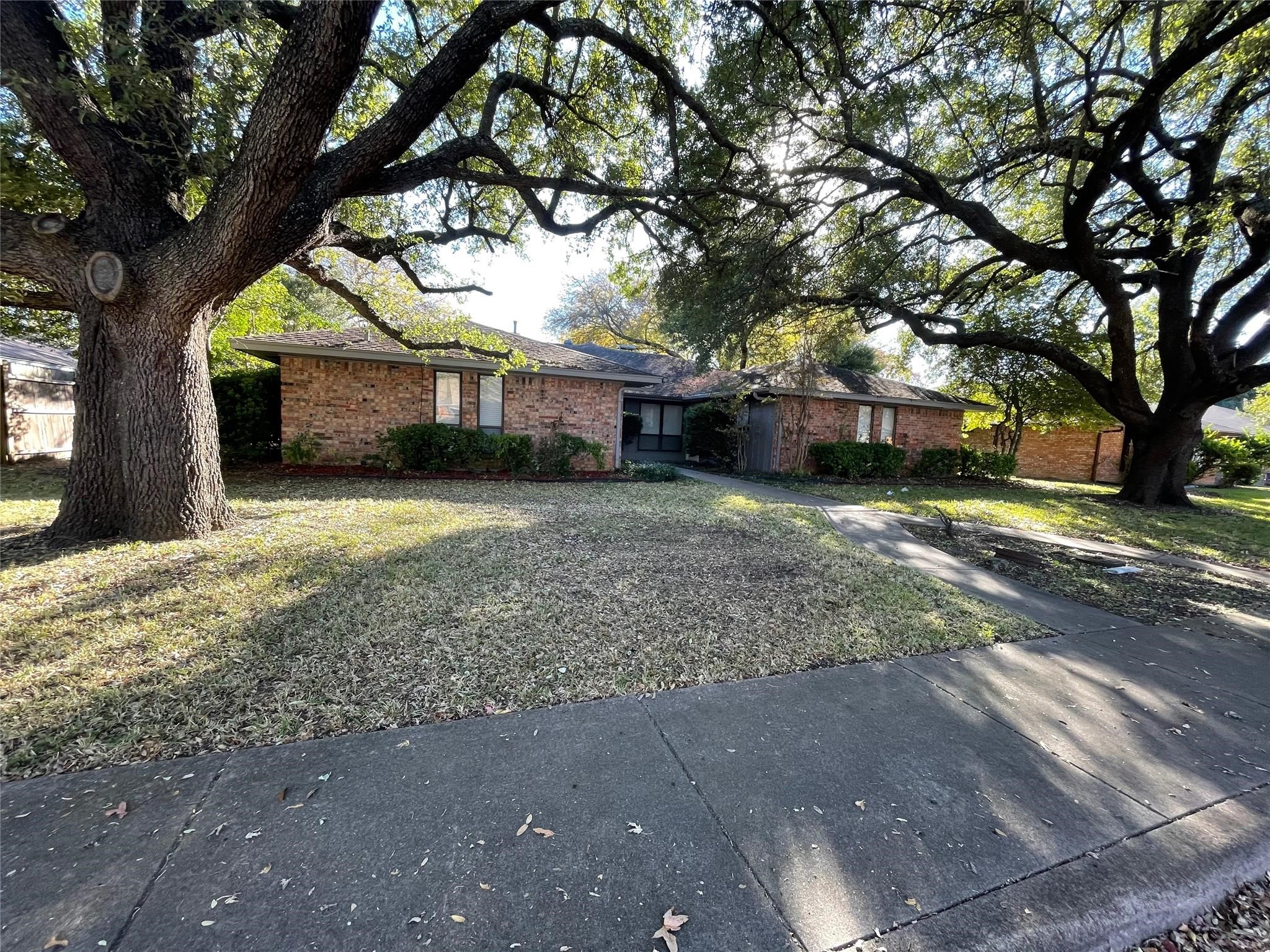 120 Shadybrook Drive Desoto TX 75115