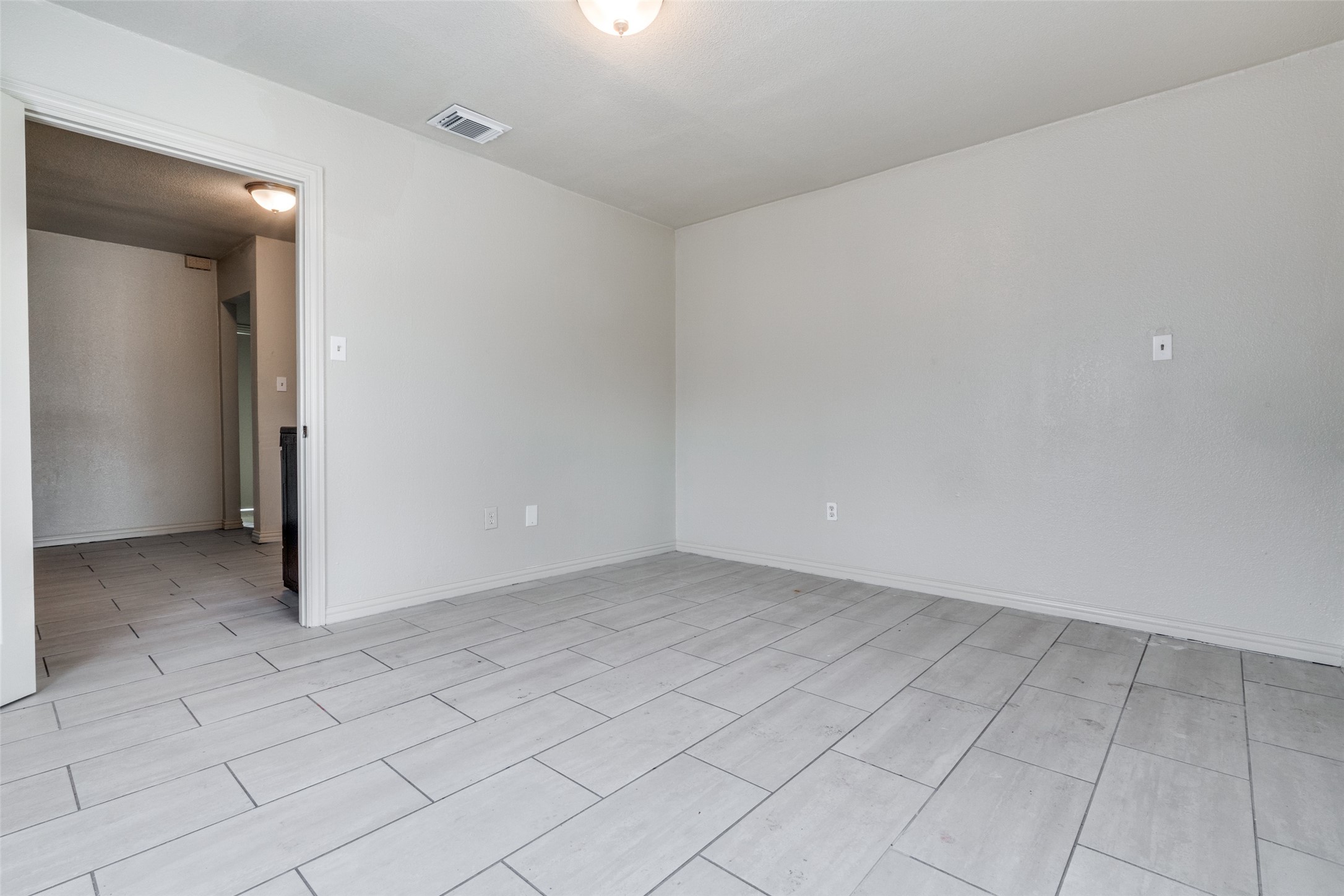 7909 Wanebe Drive Dallas TX 75235