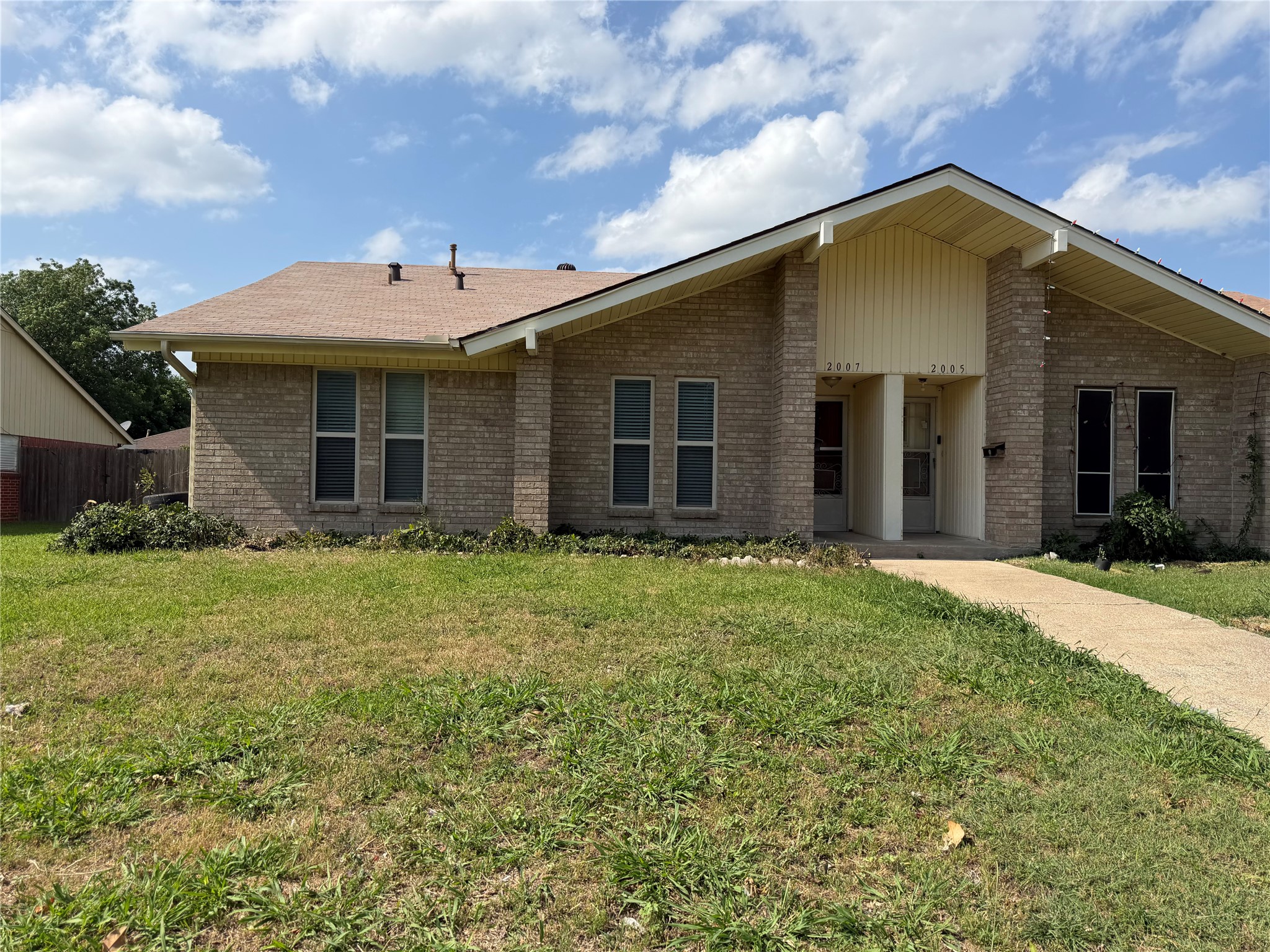 2007 Santa Anna Garland TX 75042