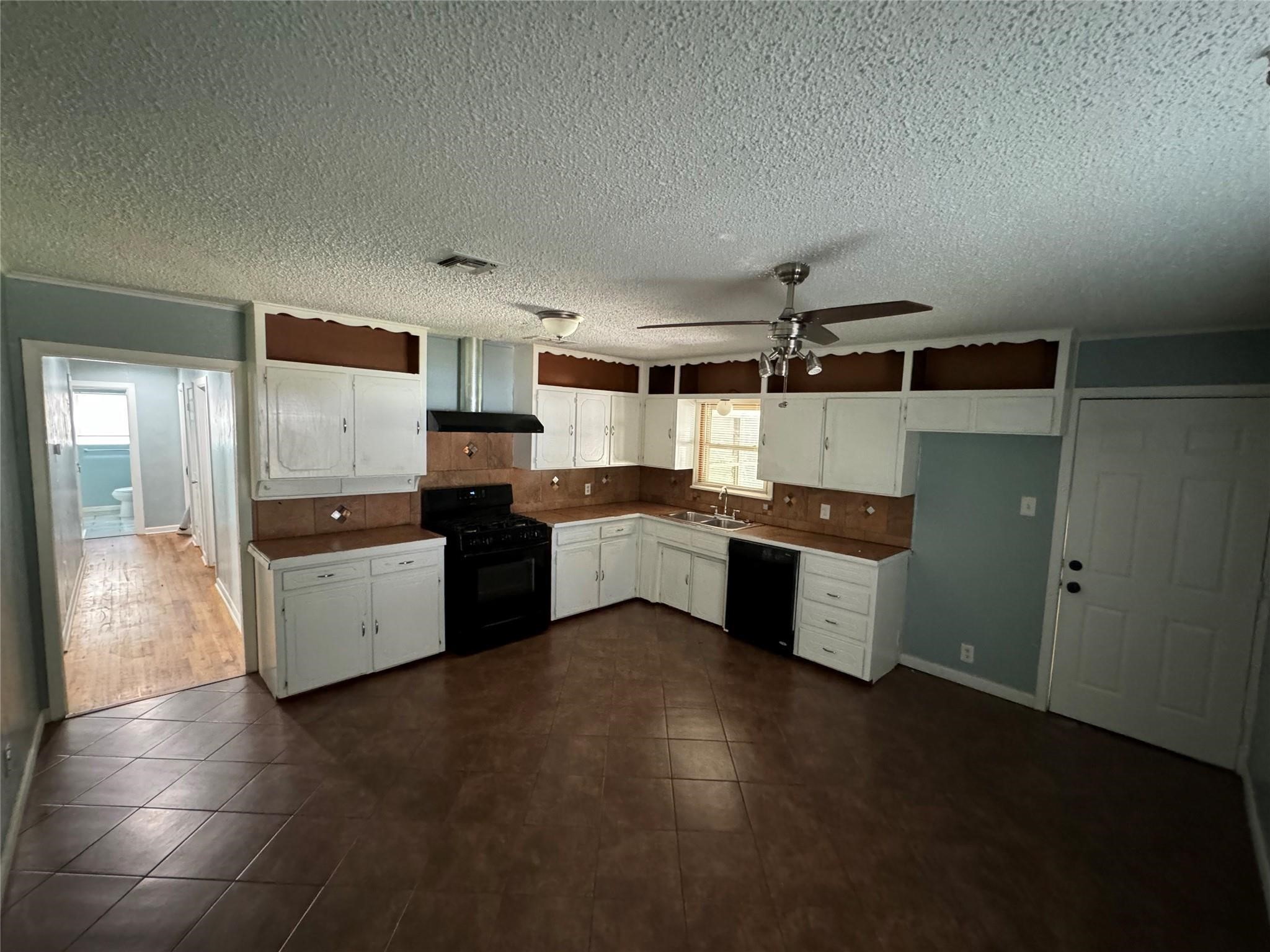 5000 Jerri Lane Haltom City TX 76117