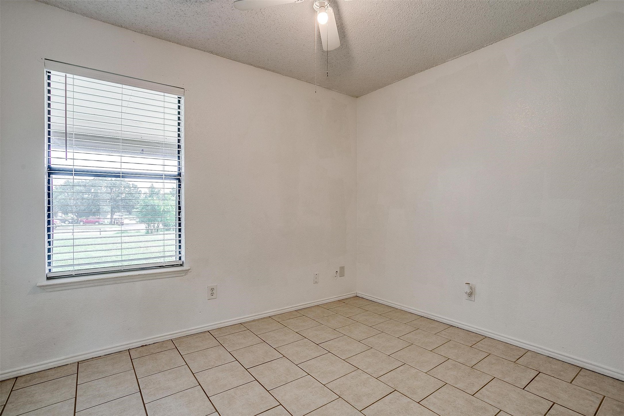 1009 W 4th Street Keene TX 76059