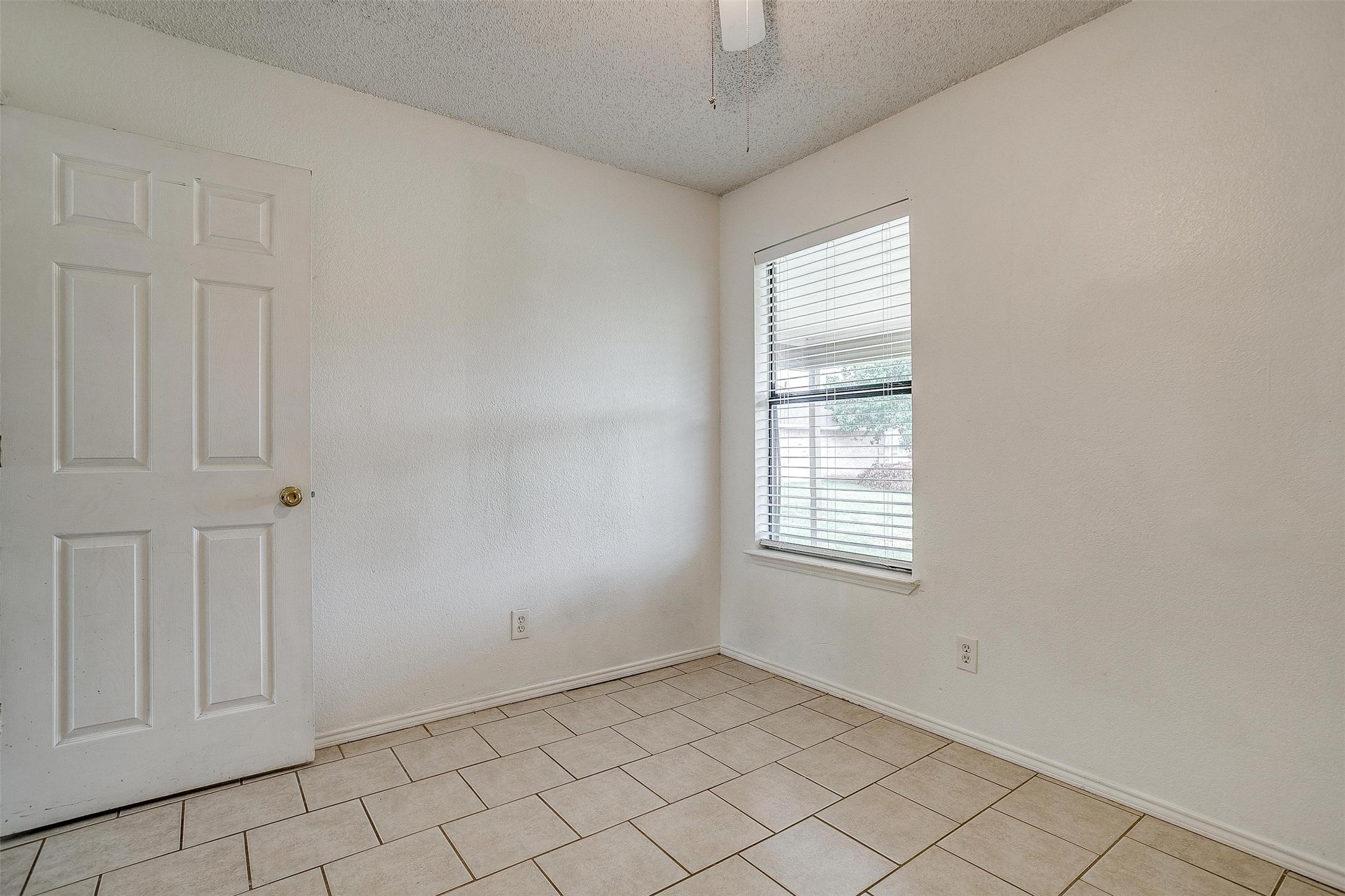 1009 W 4th Street Keene TX 76059