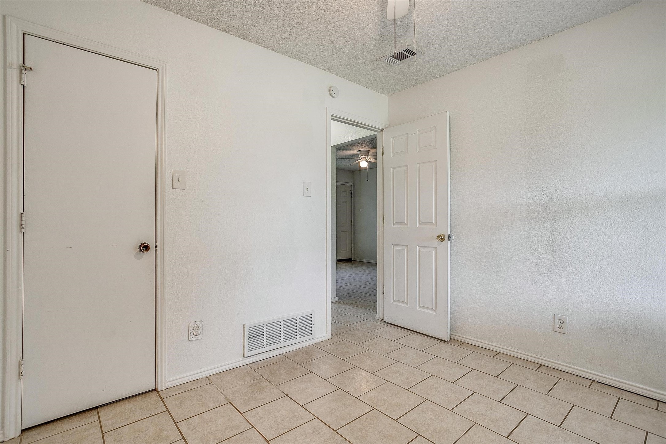 1009 W 4th Street Keene TX 76059