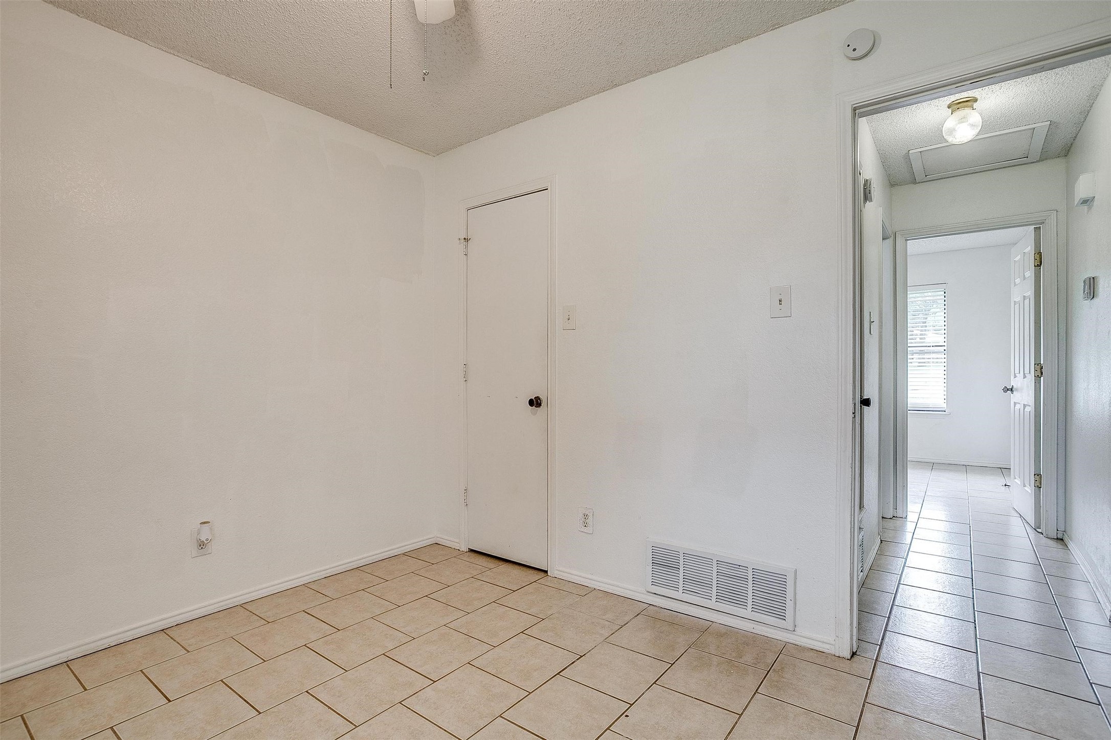 1009 W 4th Street Keene TX 76059