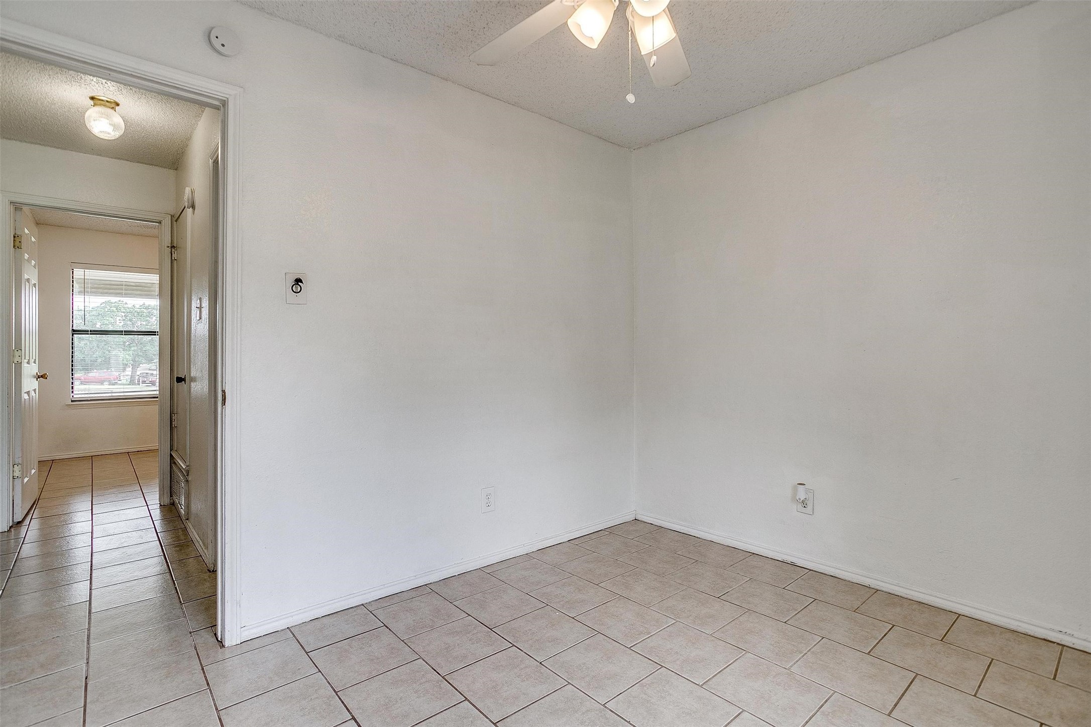 1009 W 4th Street Keene TX 76059