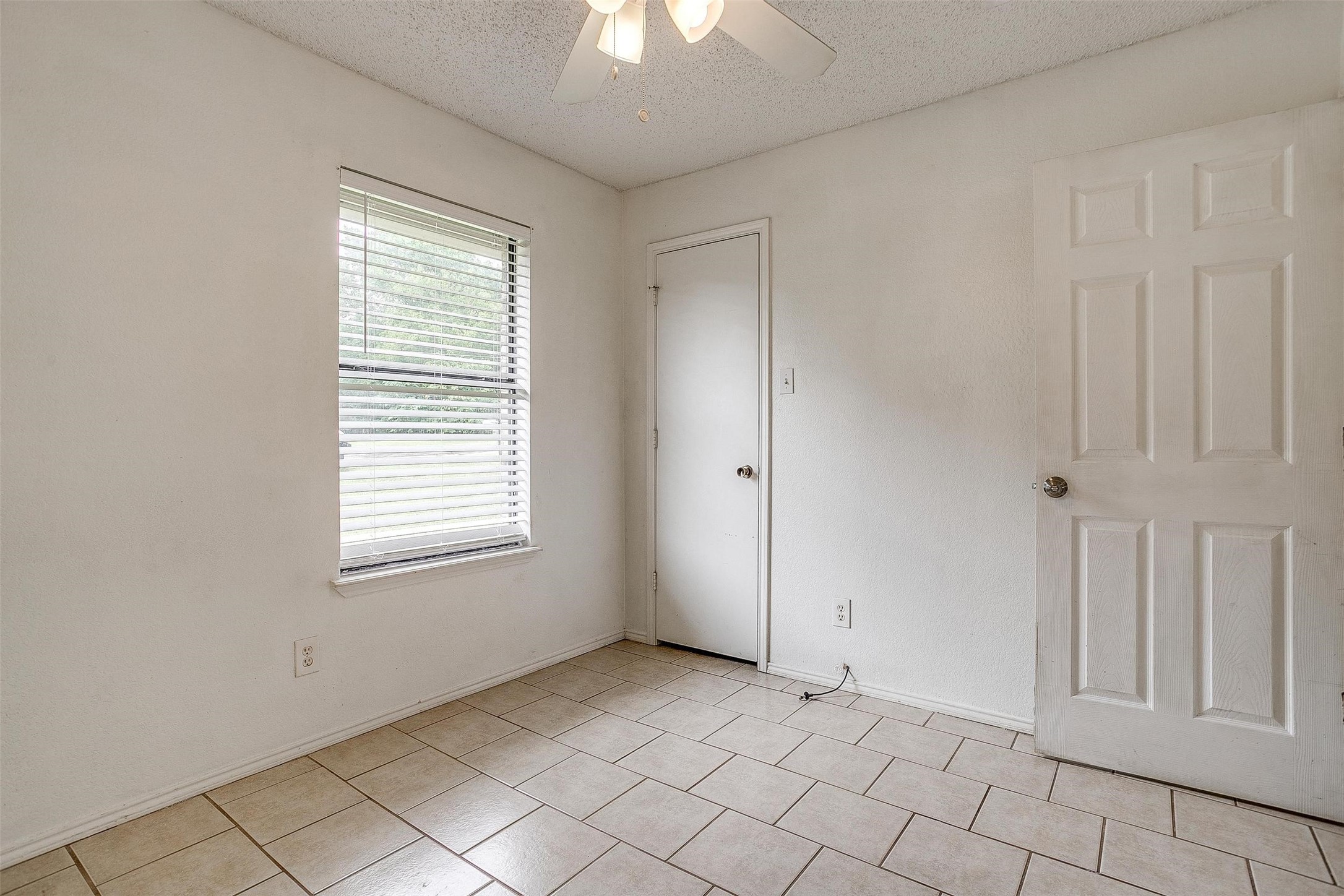 1009 W 4th Street Keene TX 76059