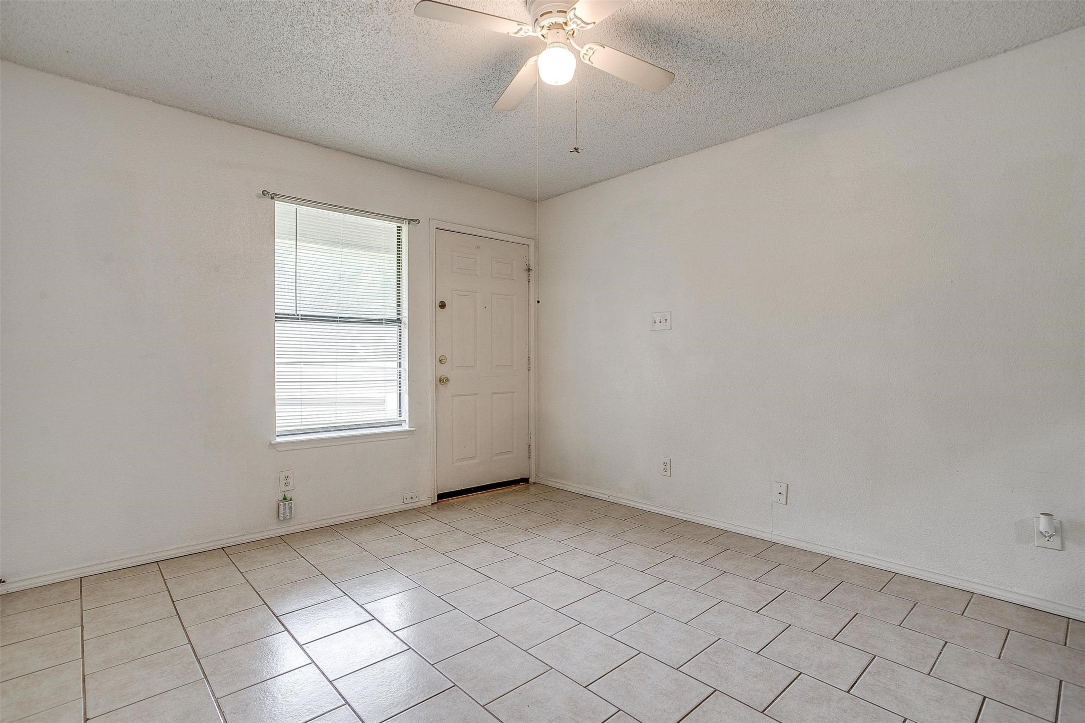 1009 W 4th Street Keene TX 76059