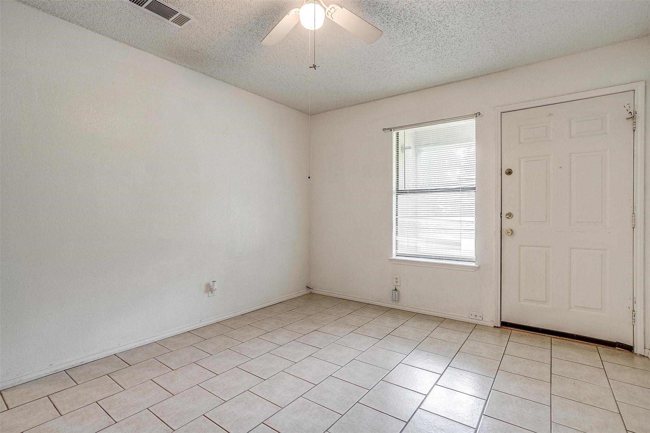1009 W 4th Street Keene TX 76059