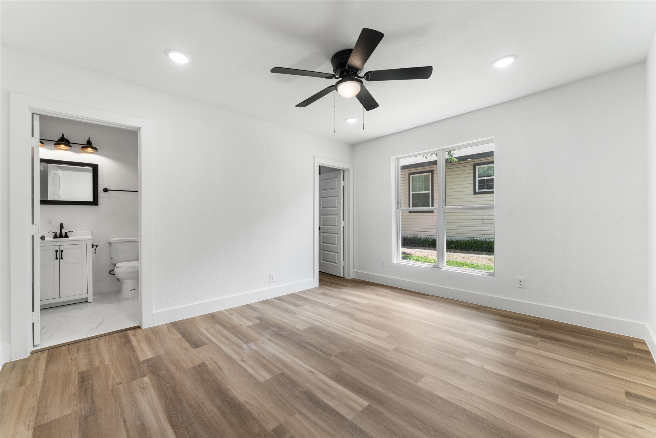 2730 Gladstone Drive Dallas TX 75211