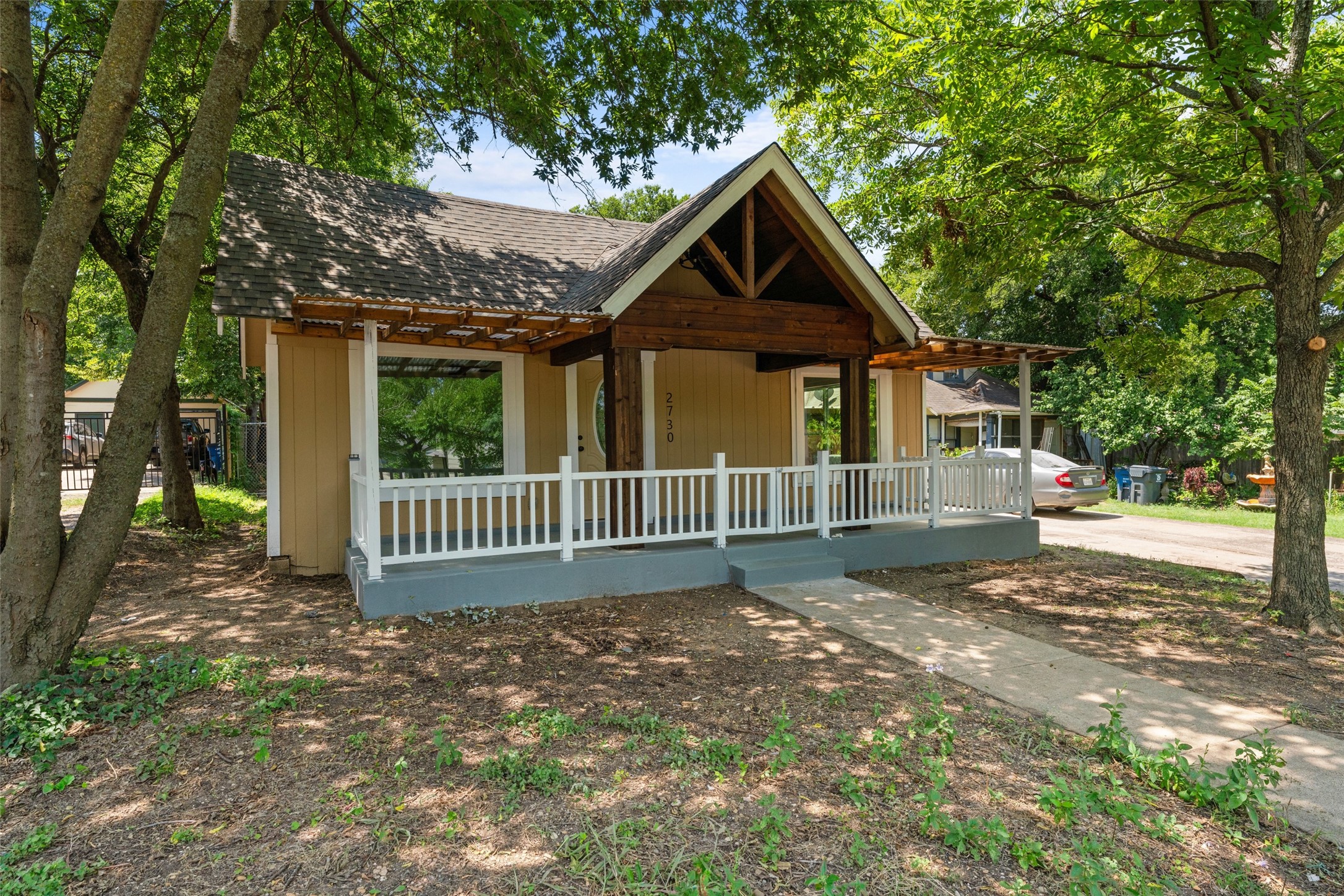 2730 Gladstone Drive Dallas TX 75211